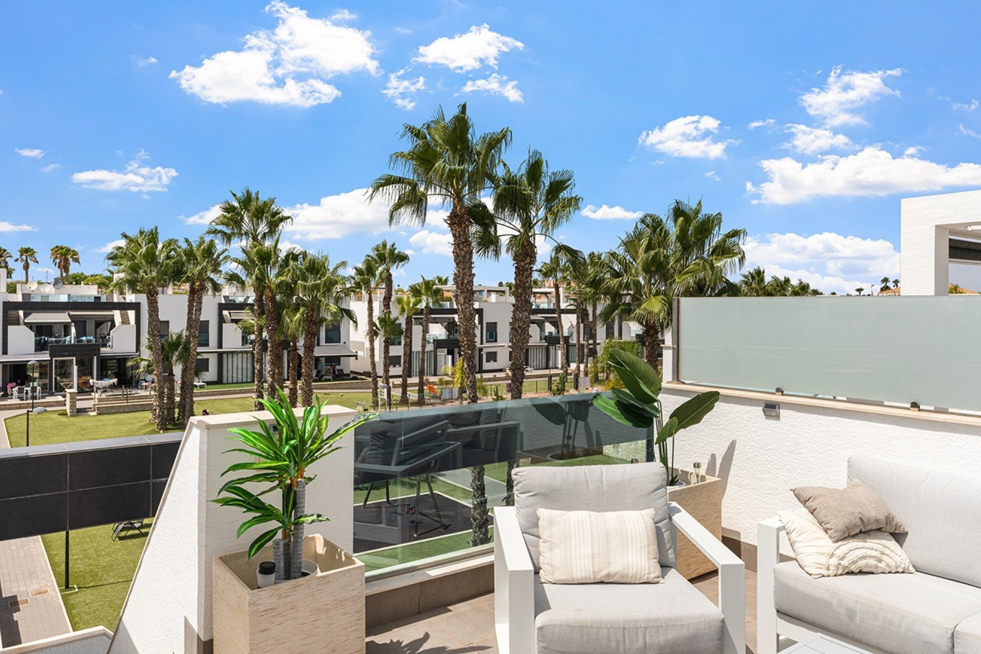 Resale - Apartment / Flat * - Orihuela Costa * - La Zenia *