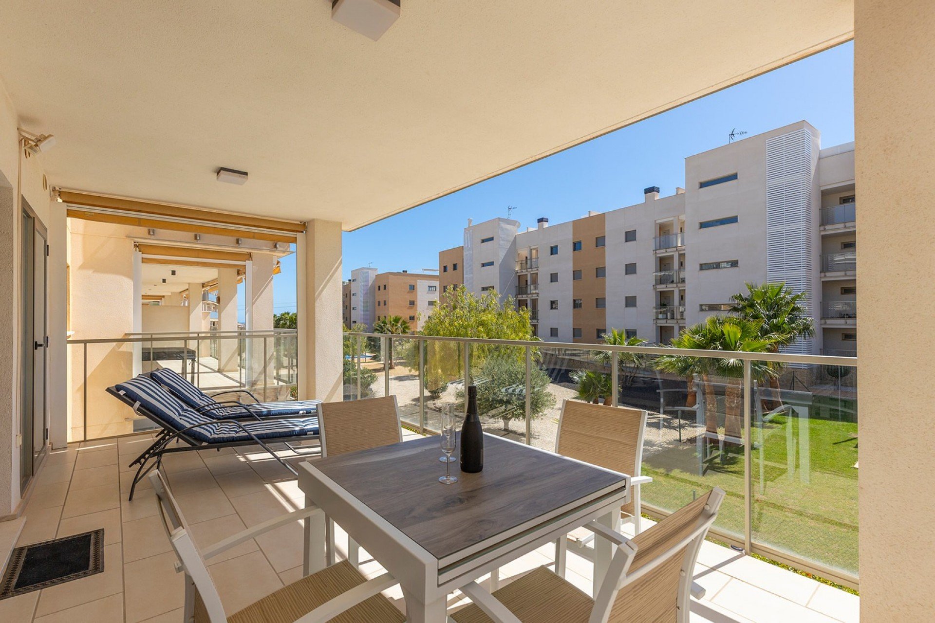 Resale - Apartment / Flat * - Orihuela Costa * - La Zenia *