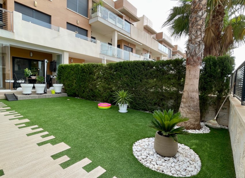 Resale - Apartment / Flat * - Orihuela Costa - Los Dolses *