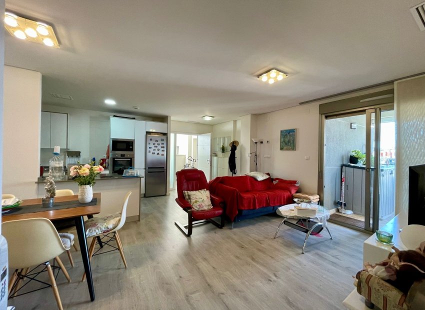 Resale - Apartment / Flat * - Orihuela Costa - Los Dolses *