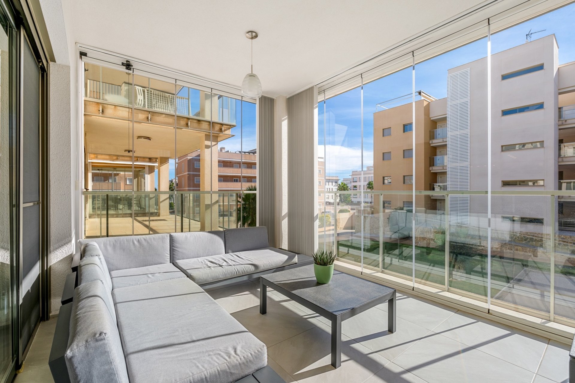 Resale - Apartment / Flat * - Orihuela Costa - Los Dolses *