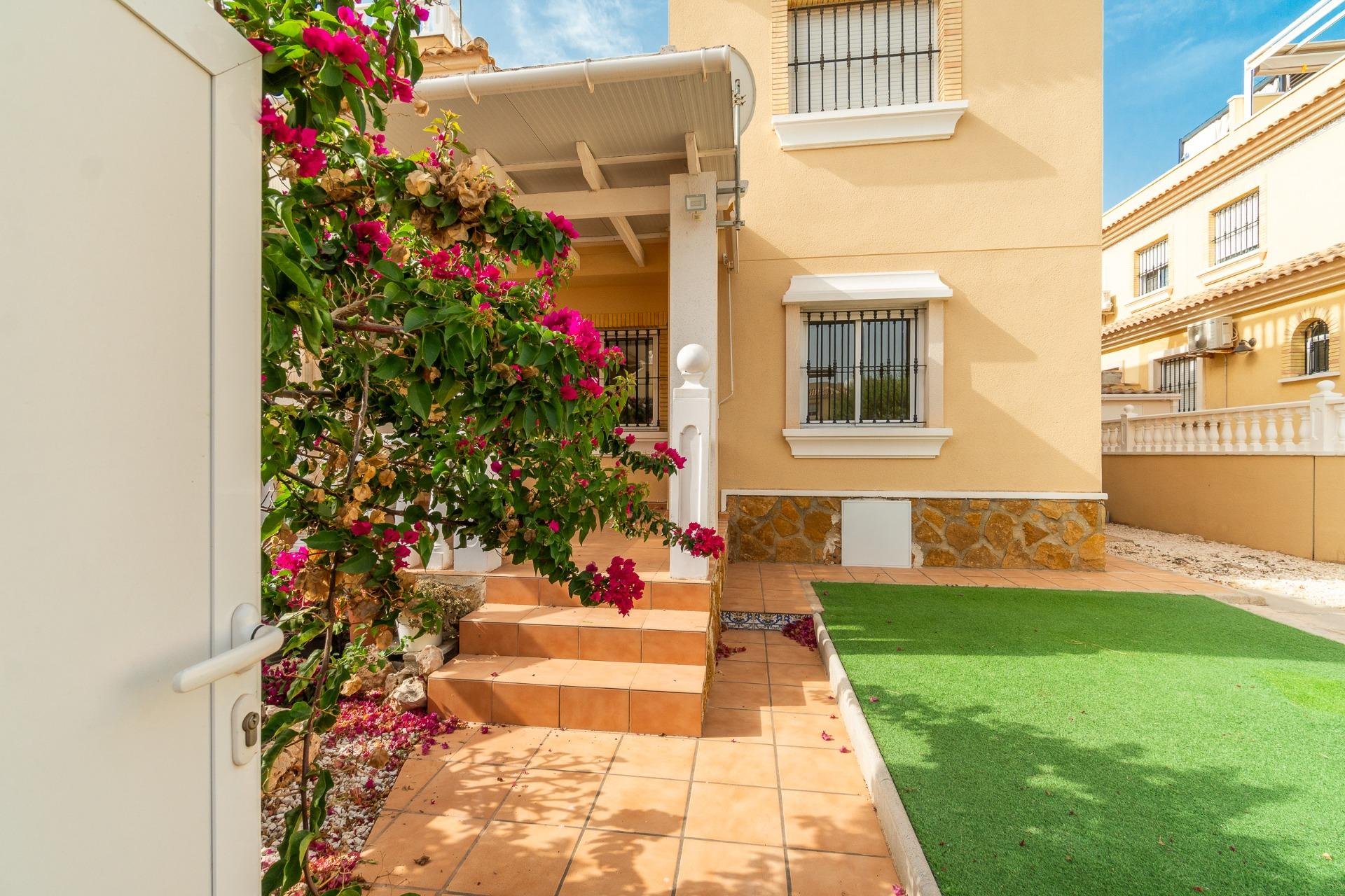 Resale - Apartment / Flat * - Orihuela Costa * - Los Dolses *