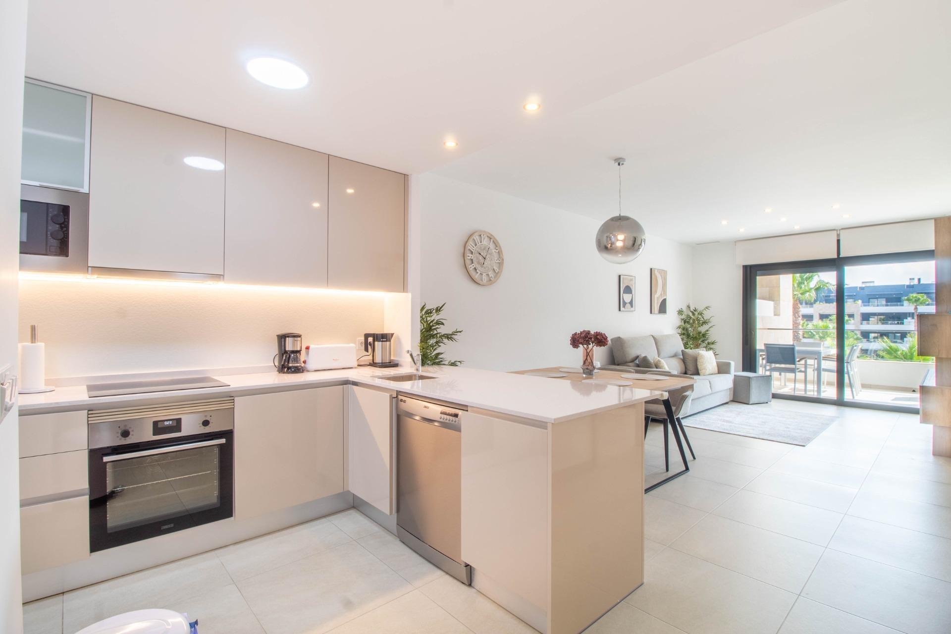 Resale - Apartment / Flat * - Orihuela Costa - Playa Flamenca *