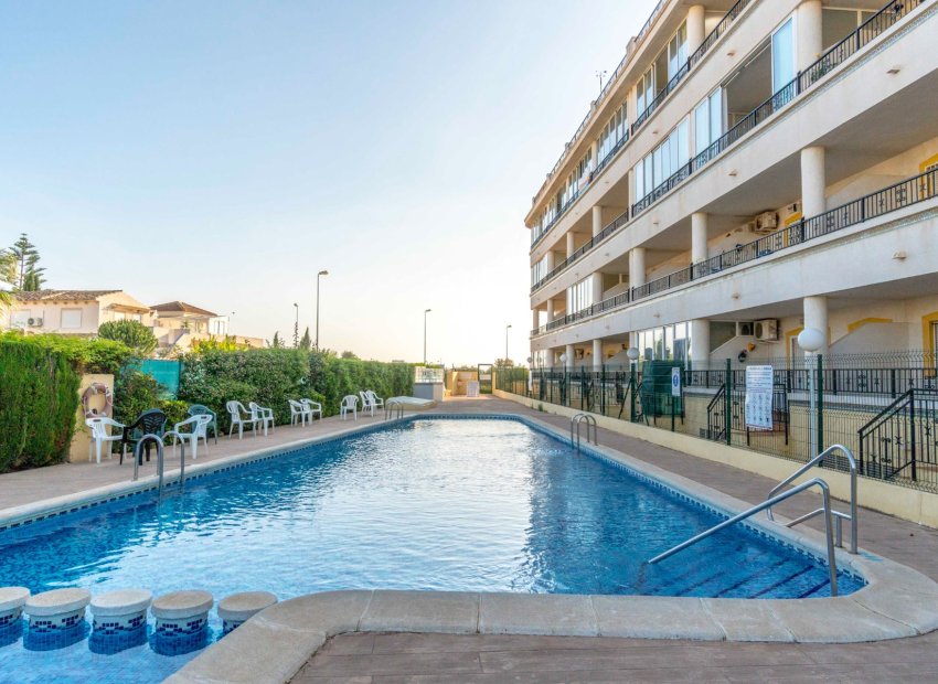 Resale - Apartment / Flat * - Orihuela Costa * - Playa Flamenca *