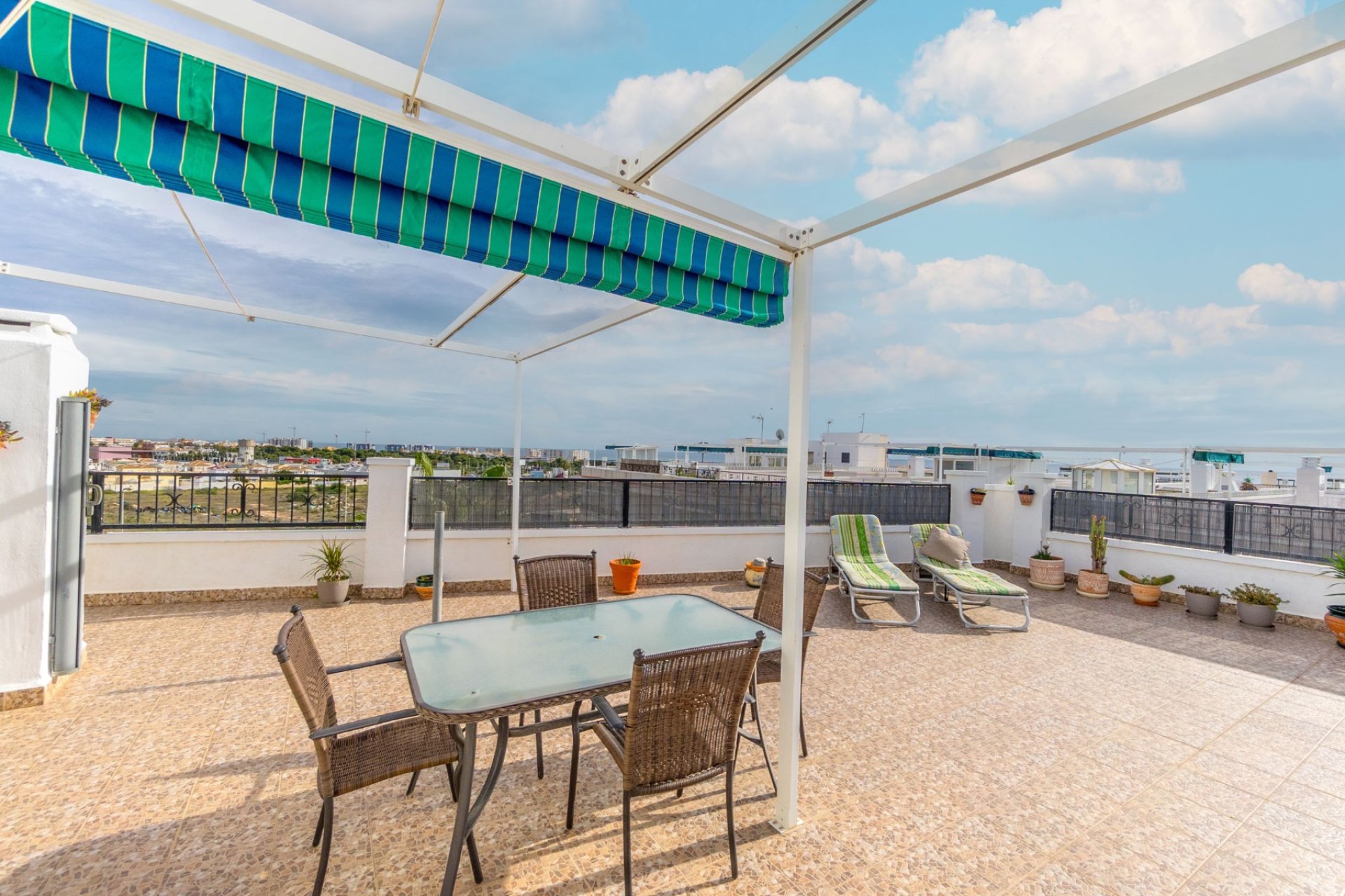 Resale - Apartment / Flat * - Orihuela Costa * - Playa Flamenca *