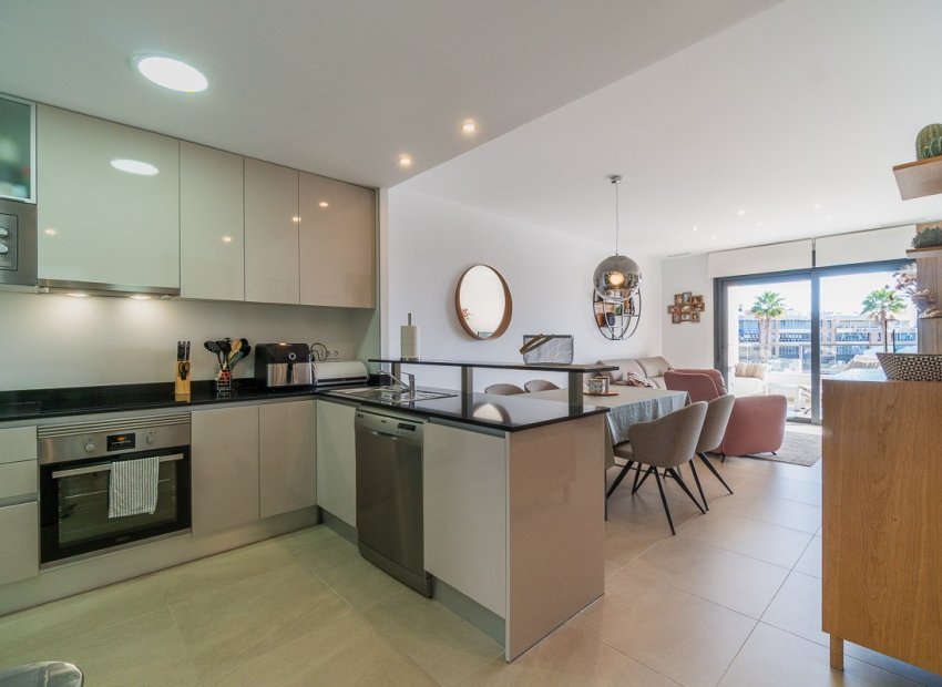 Resale - Apartment / Flat * - Orihuela Costa * - Playa Flamenca *