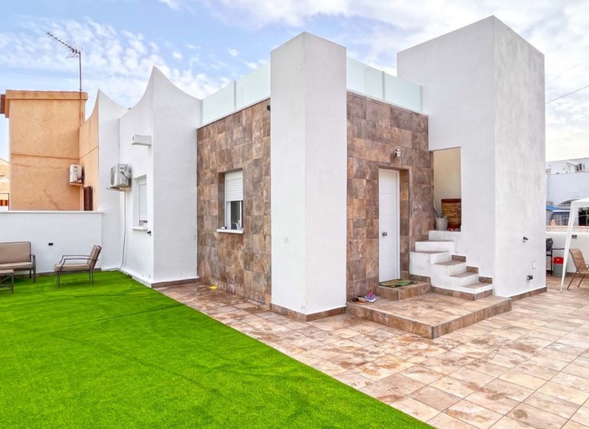 Resale - Apartment / Flat * - Orihuela Costa * - Playa Flamenca *