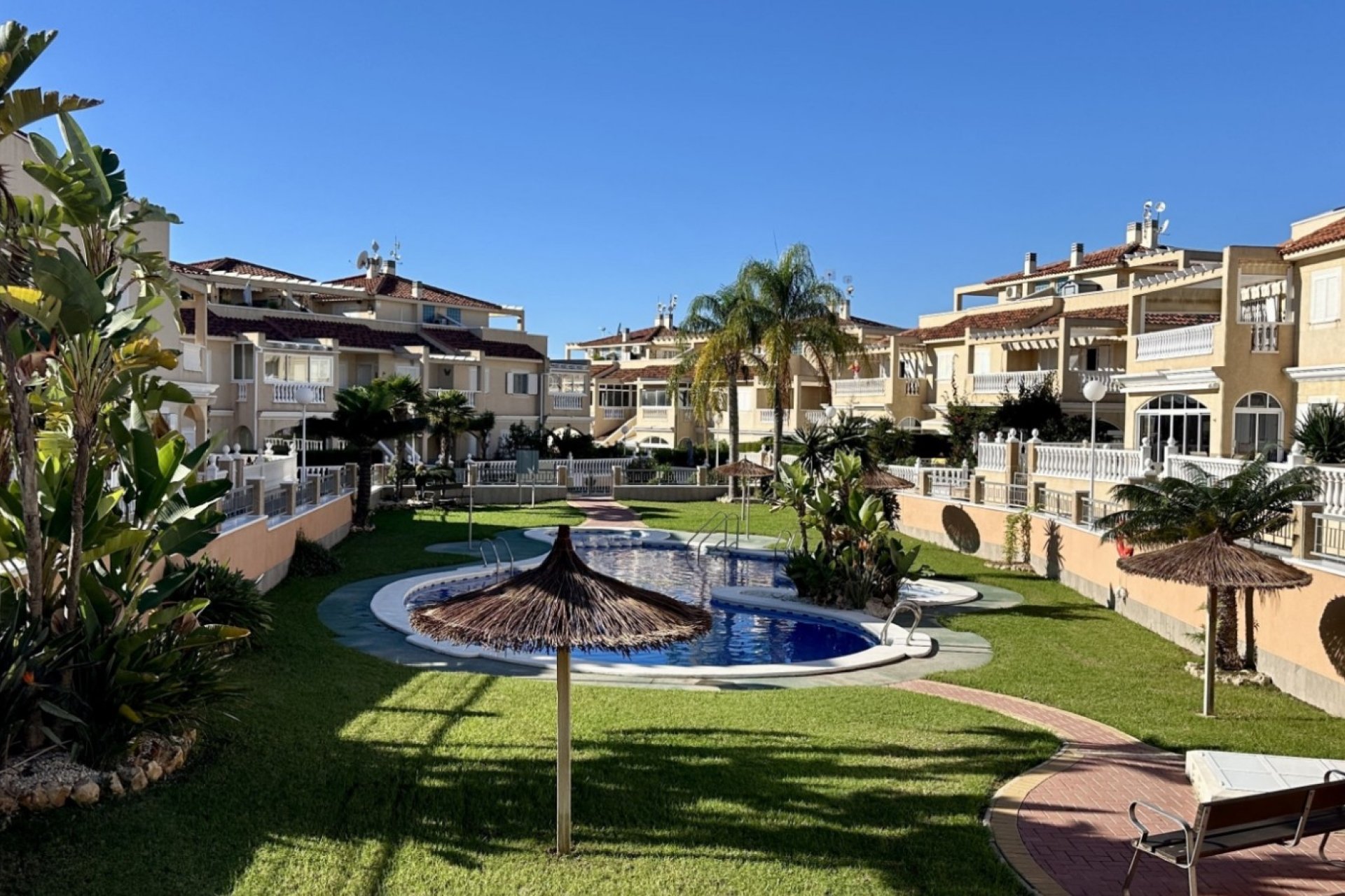 Resale - Apartment / Flat * - Orihuela Costa * - Playa Flamenca *
