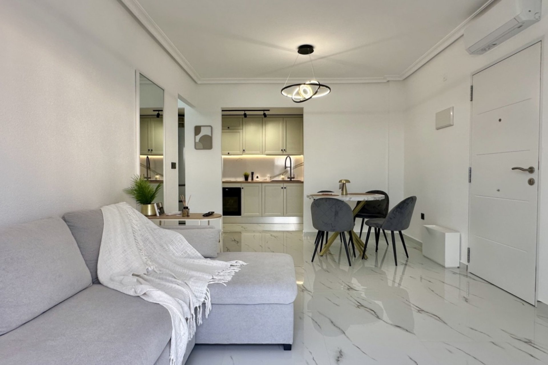 Resale - Apartment / Flat * - Orihuela Costa * - Playa Flamenca *