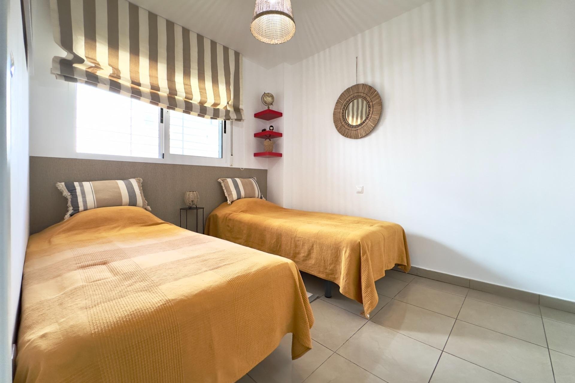 Resale - Apartment / Flat * - Orihuela Costa * - Playa Flamenca *