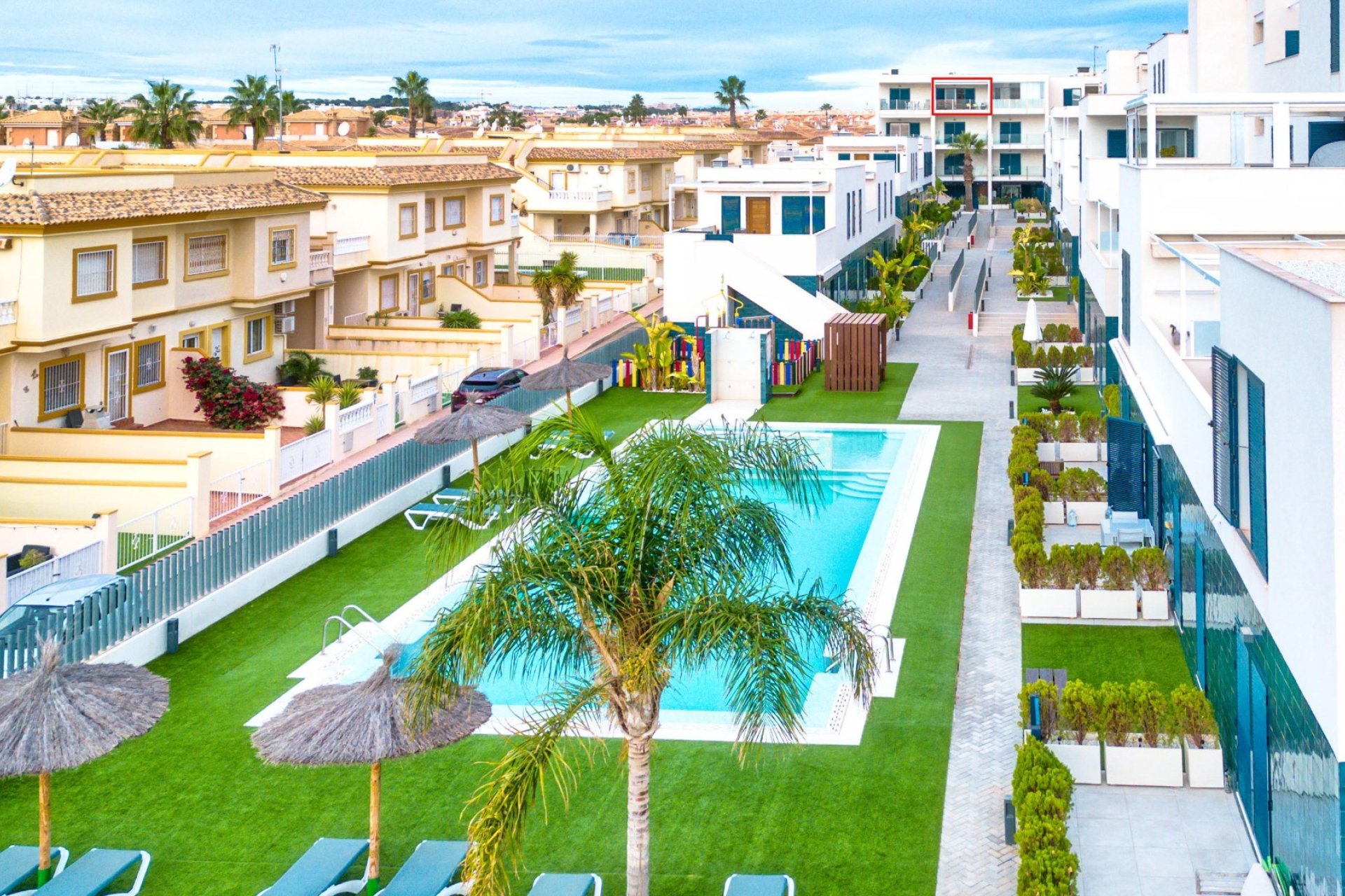 Resale - Apartment / Flat * - Orihuela Costa * - Playa Flamenca *