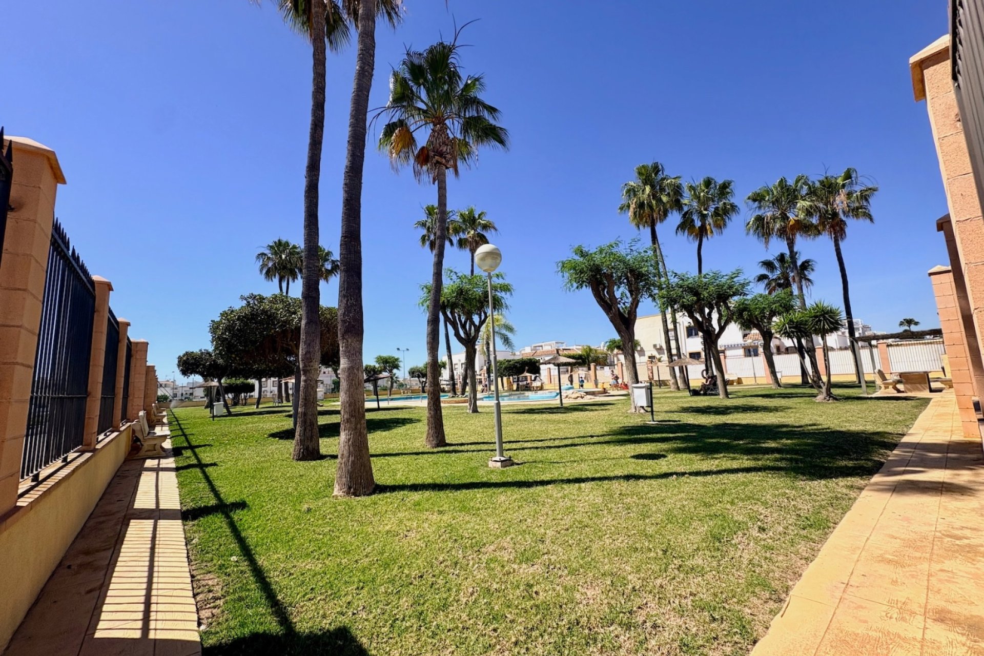 Resale - Apartment / Flat * - Orihuela Costa * - Playa Flamenca *