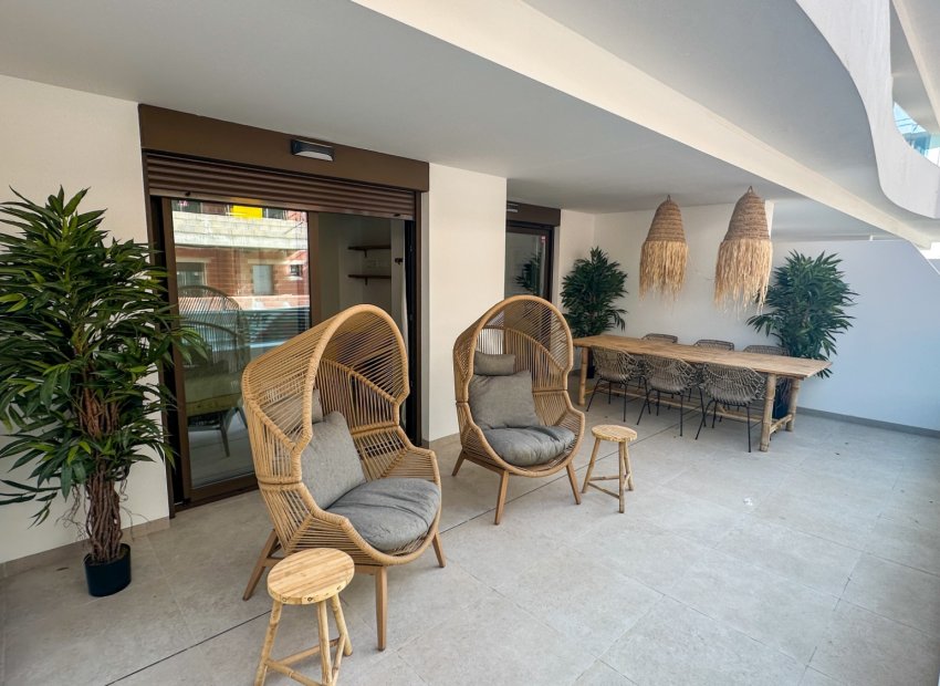 Resale - Apartment / Flat * - Orihuela Costa * - Playa Flamenca *