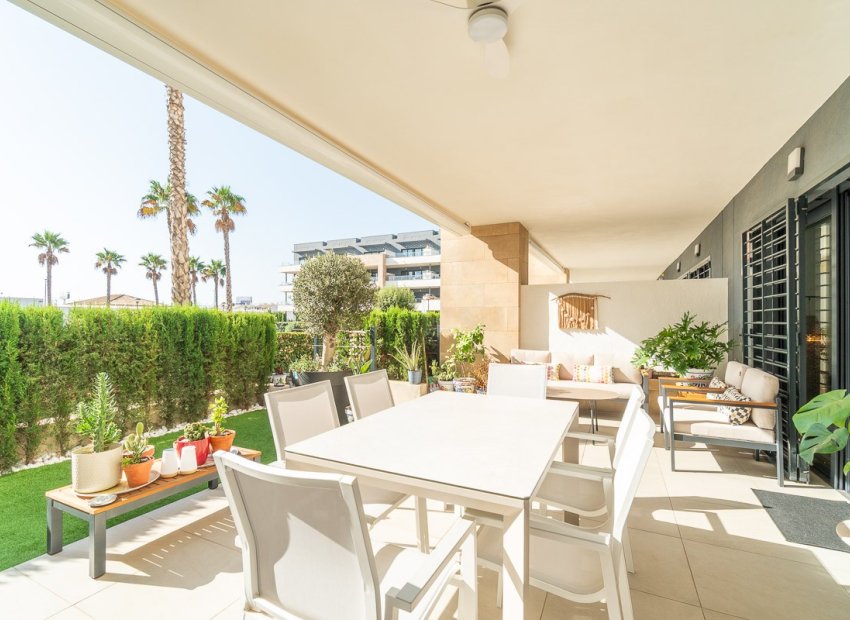 Resale - Apartment / Flat * - Orihuela Costa * - Playa Flamenca *