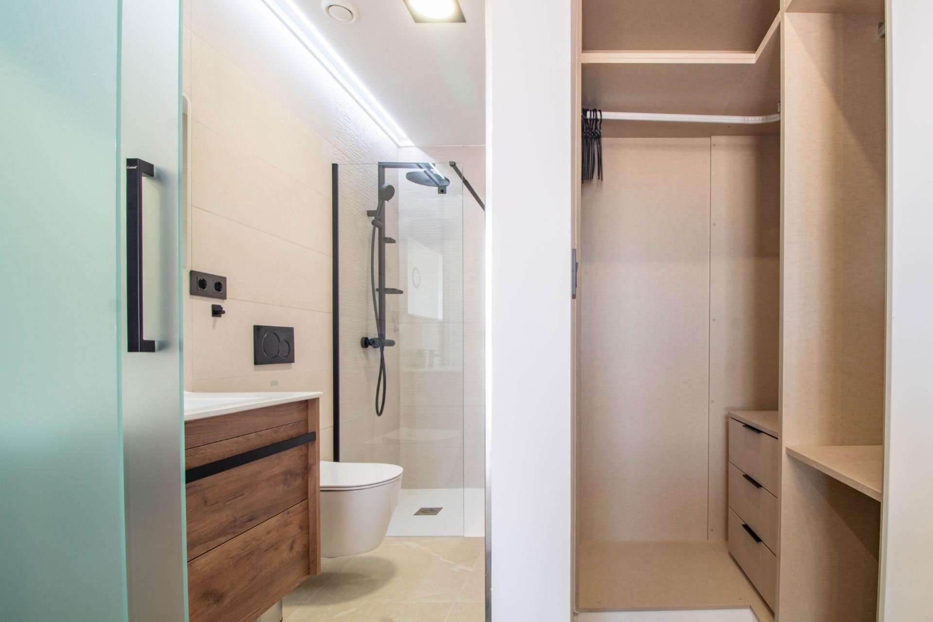 Resale - Apartment / Flat * - Orihuela Costa - Punta Prima *