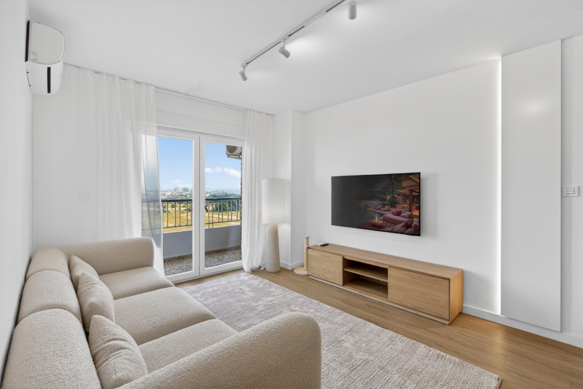 Resale - Apartment / Flat * - Orihuela Costa * - Punta Prima *