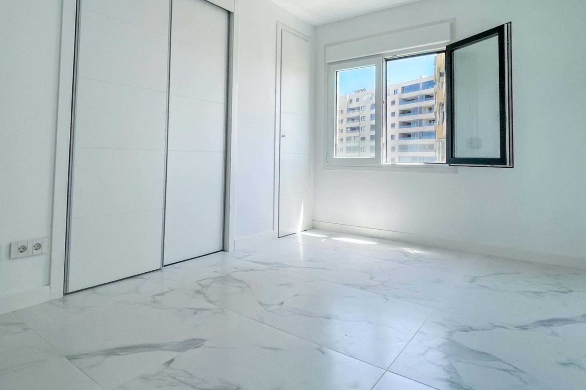 Resale - Apartment / Flat * - Orihuela Costa * - Punta Prima *