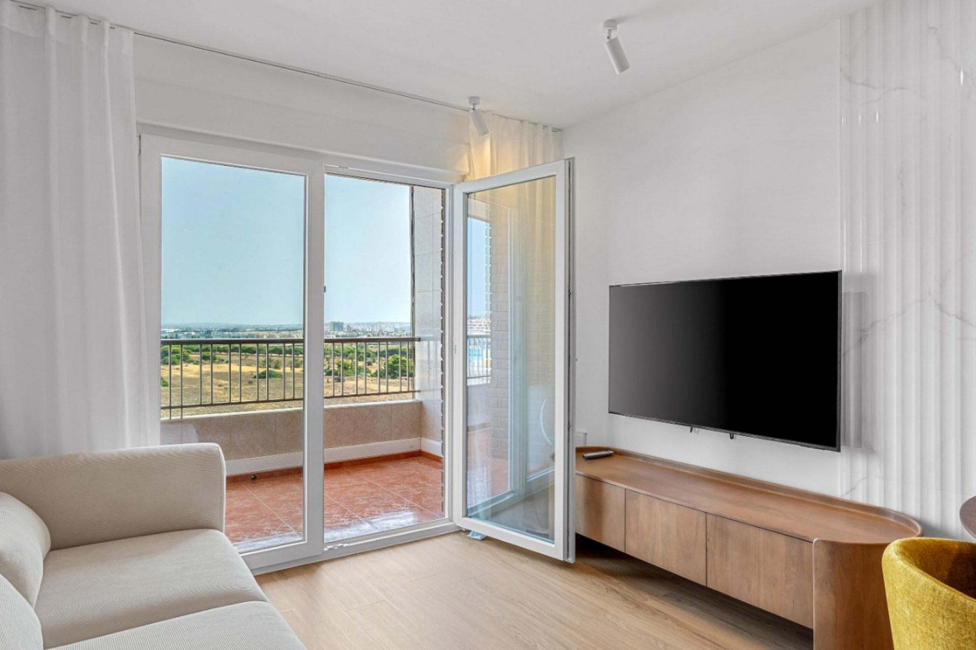 Resale - Apartment / Flat * - Orihuela Costa * - Punta Prima *
