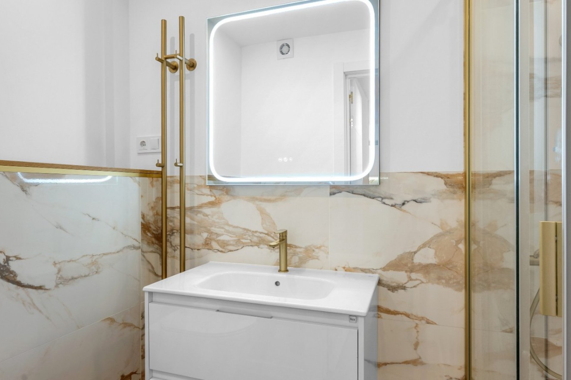 Resale - Apartment / Flat * - Orihuela Costa * - Punta Prima *
