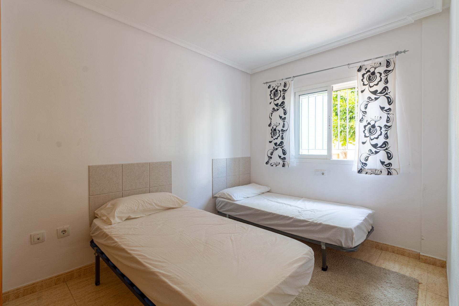 Resale - Apartment / Flat * - Orihuela Costa * - Punta Prima *