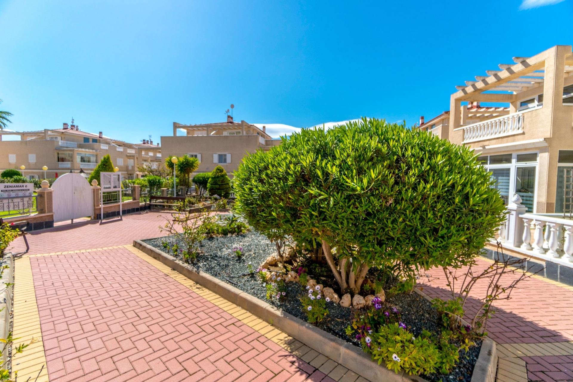 Resale - Apartment / Flat * - Orihuela Costa * - Punta Prima *