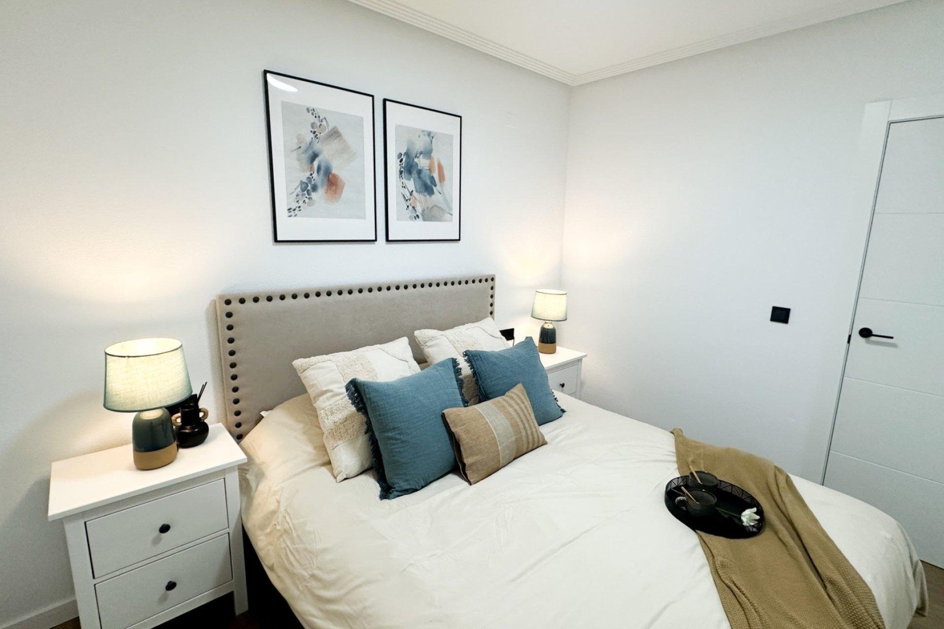 Resale - Apartment / Flat * - Orihuela Costa * - Punta Prima *