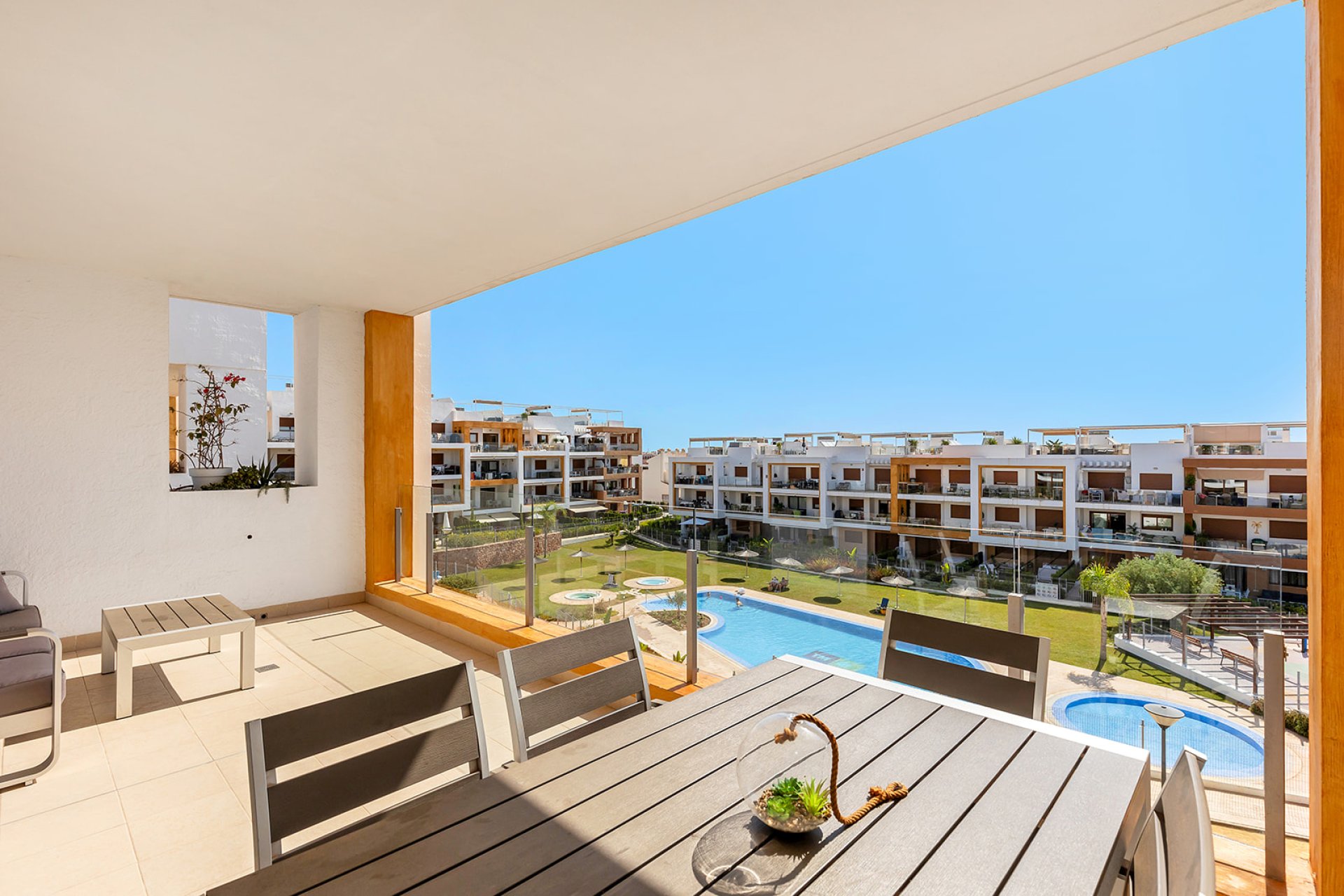 Resale - Apartment / Flat * - Orihuela Costa - Villamartín
