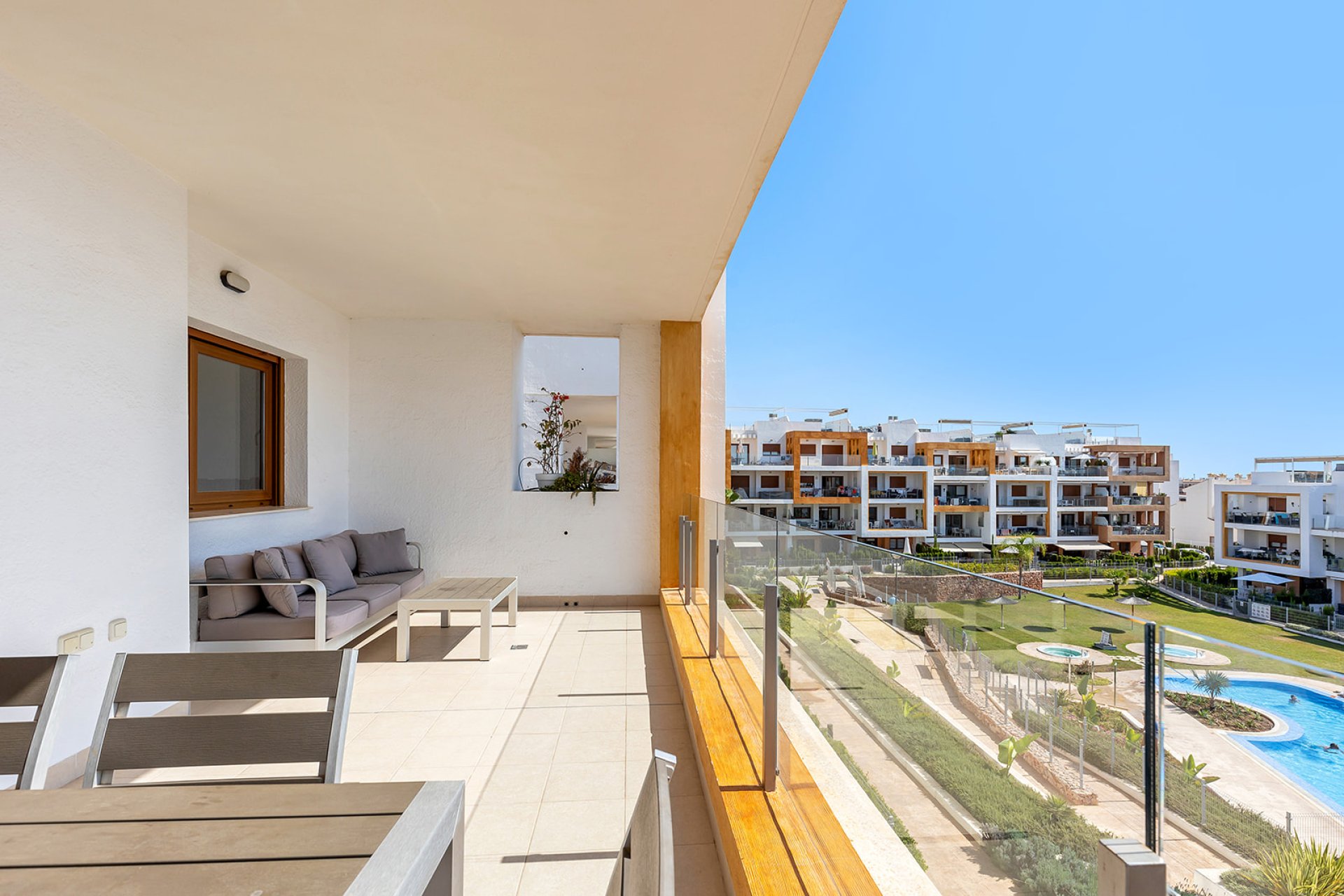 Resale - Apartment / Flat * - Orihuela Costa - Villamartín