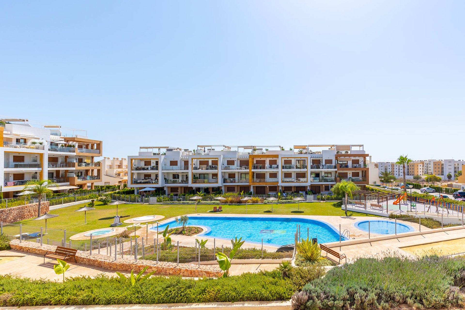 Resale - Apartment / Flat * - Orihuela Costa - Villamartín