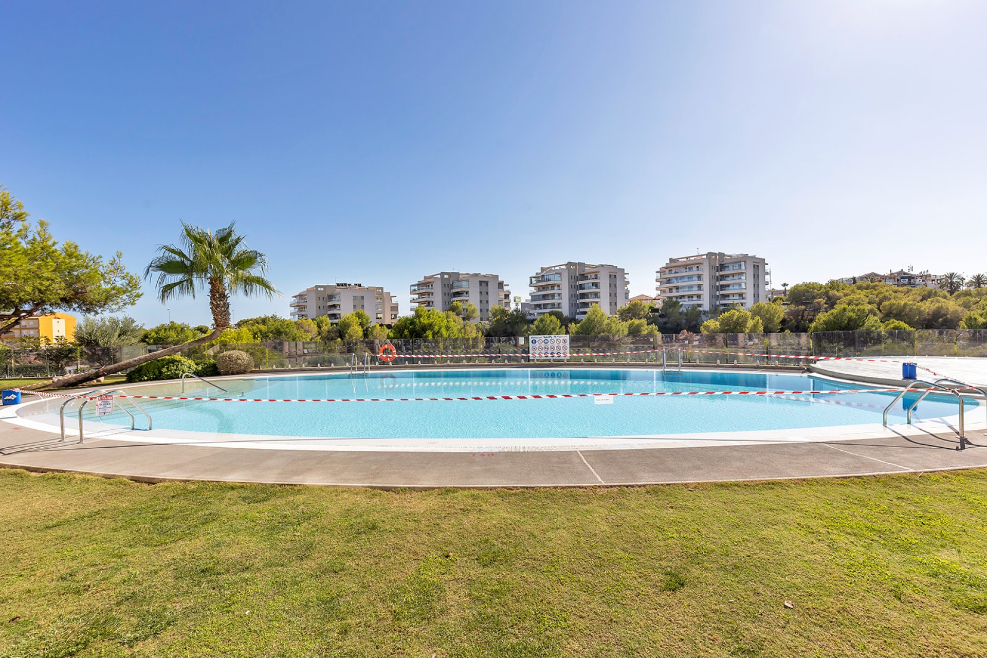 Resale - Apartment / Flat * - Orihuela Costa - Villamartín