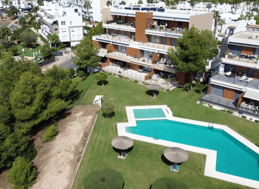 Resale - Apartment / Flat * - Orihuela Costa * - Villamartín * 