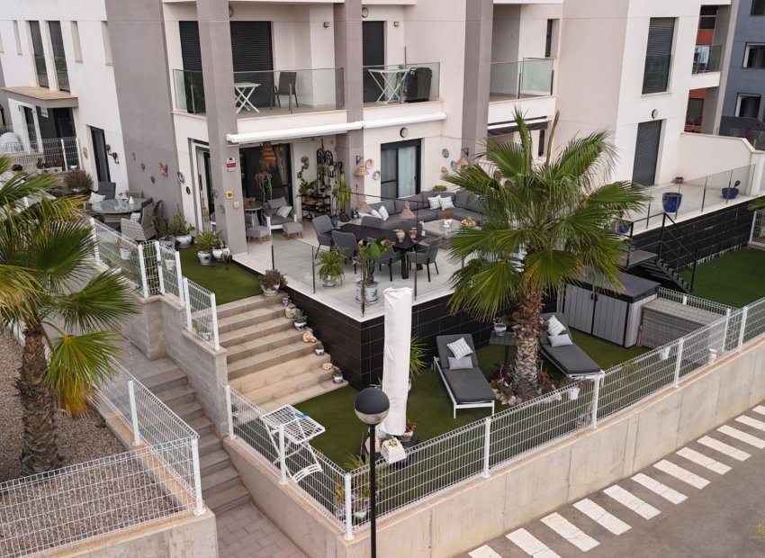 Resale - Apartment / Flat * - Orihuela Costa * - Villamartín * 