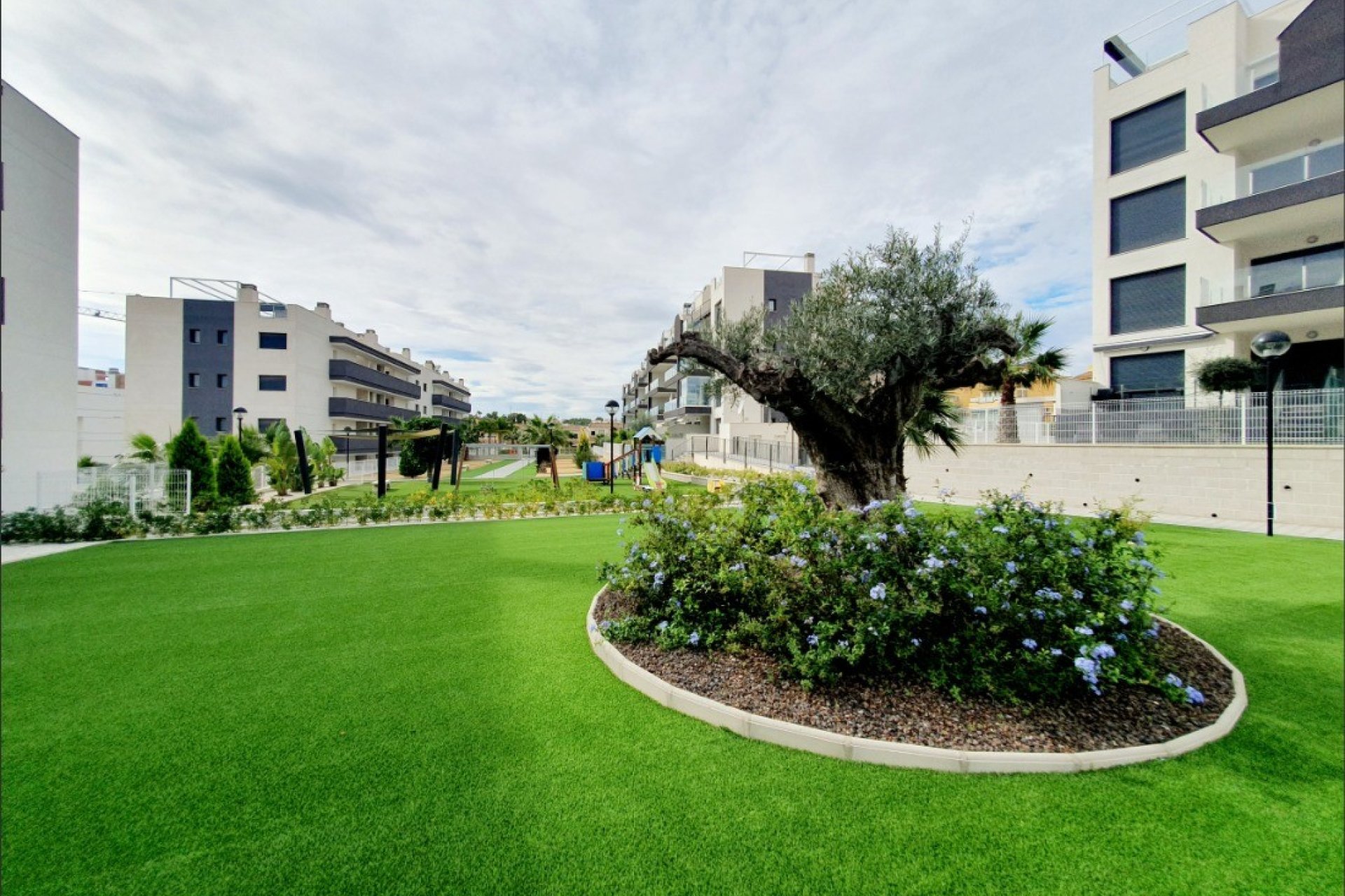 Resale - Apartment / Flat * - Orihuela Costa * - Villamartín * 