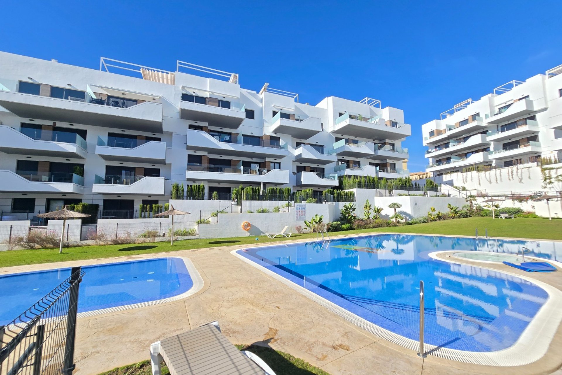 Resale - Apartment / Flat * - Orihuela Costa * - Villamartín * 