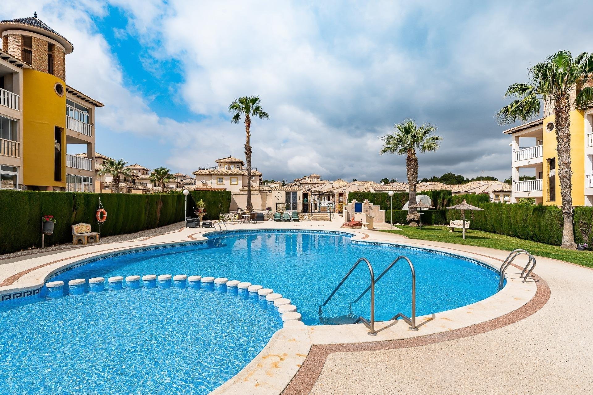 Resale - Apartment / Flat * - Orihuela Costa * - Villamartín * 