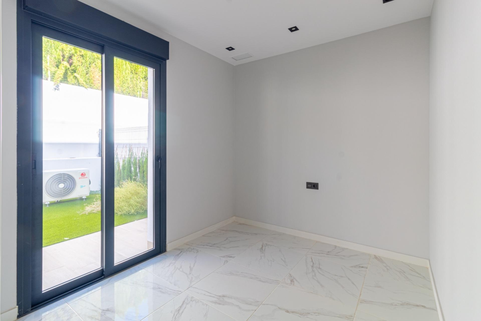 Resale - Apartment / Flat * - Orihuela Costa *