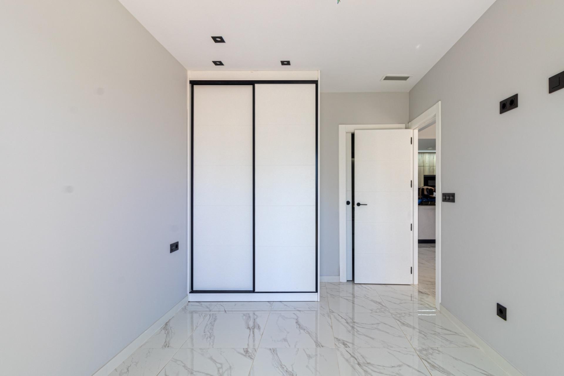 Resale - Apartment / Flat * - Orihuela Costa *