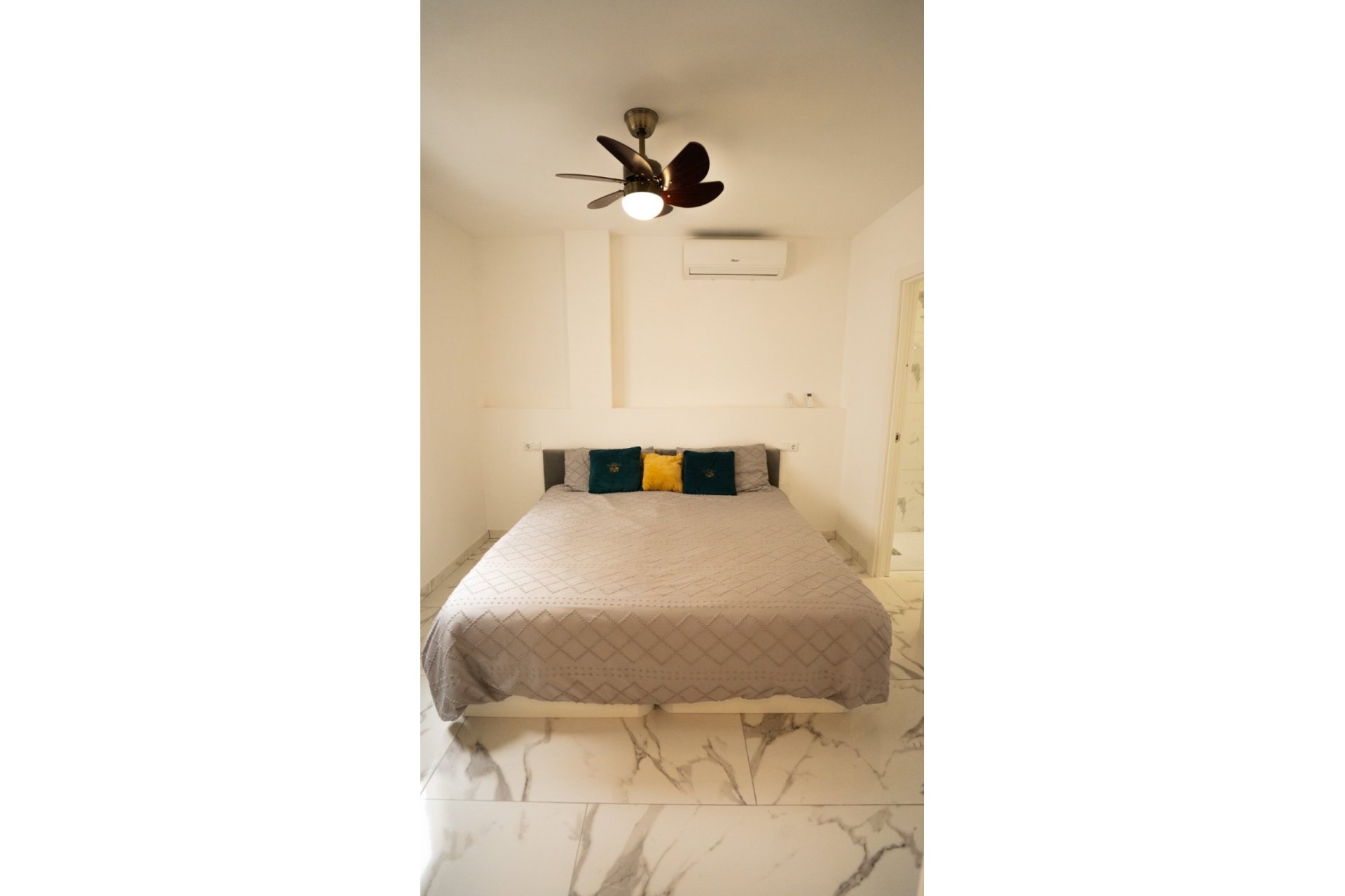 Resale - Apartment / Flat * - Orihuela - Orihuela *