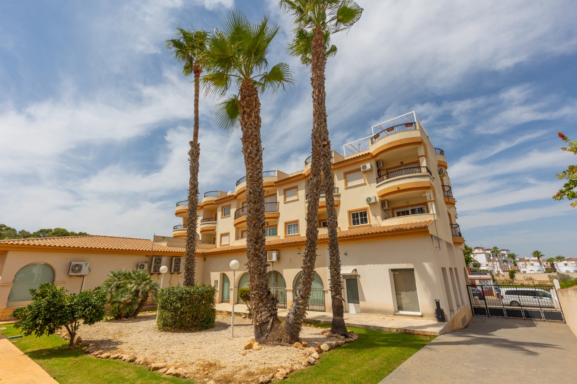 Resale - Apartment / Flat * - Orihuela * - Villamartín * 