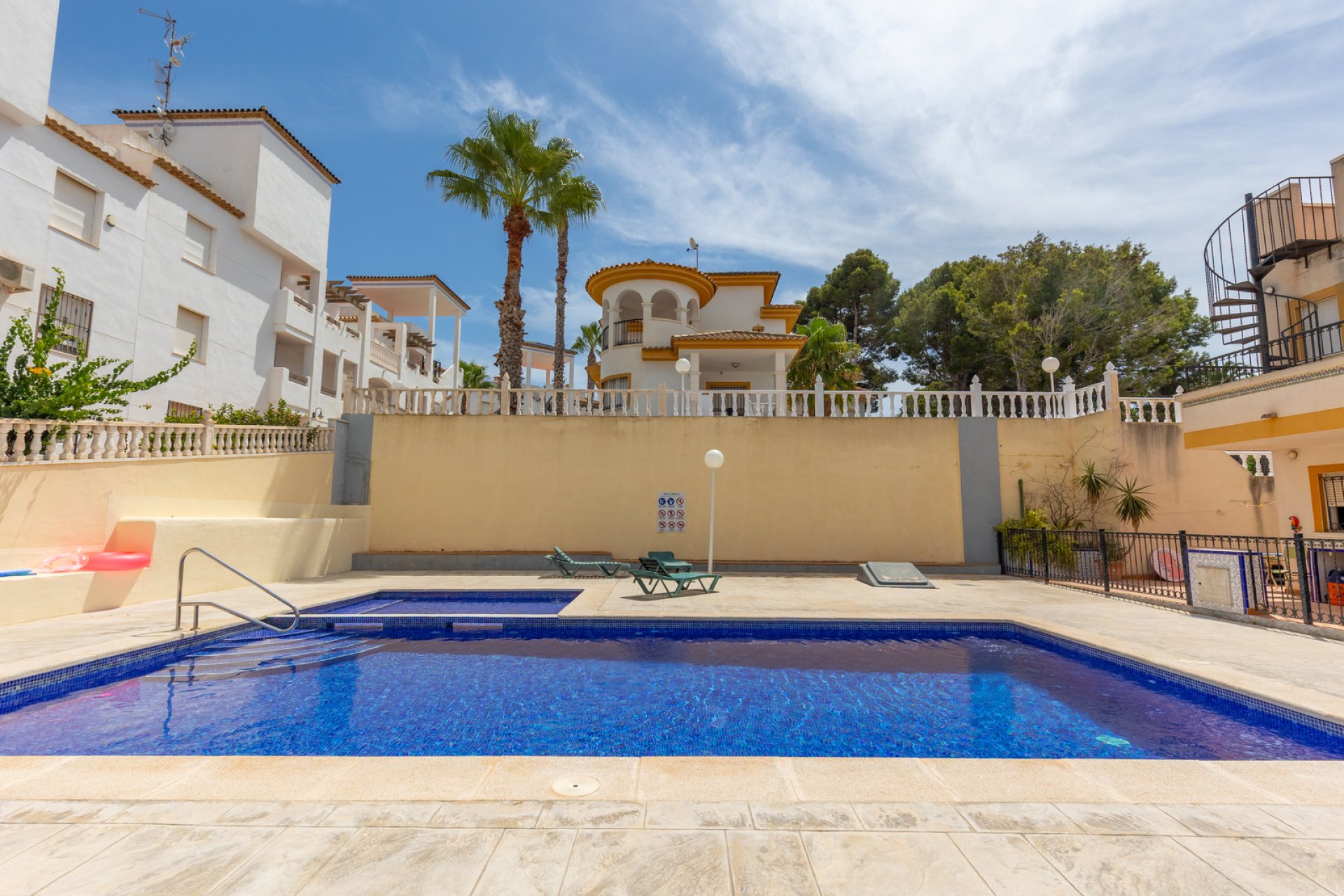 Resale - Apartment / Flat * - Orihuela * - Villamartín * 