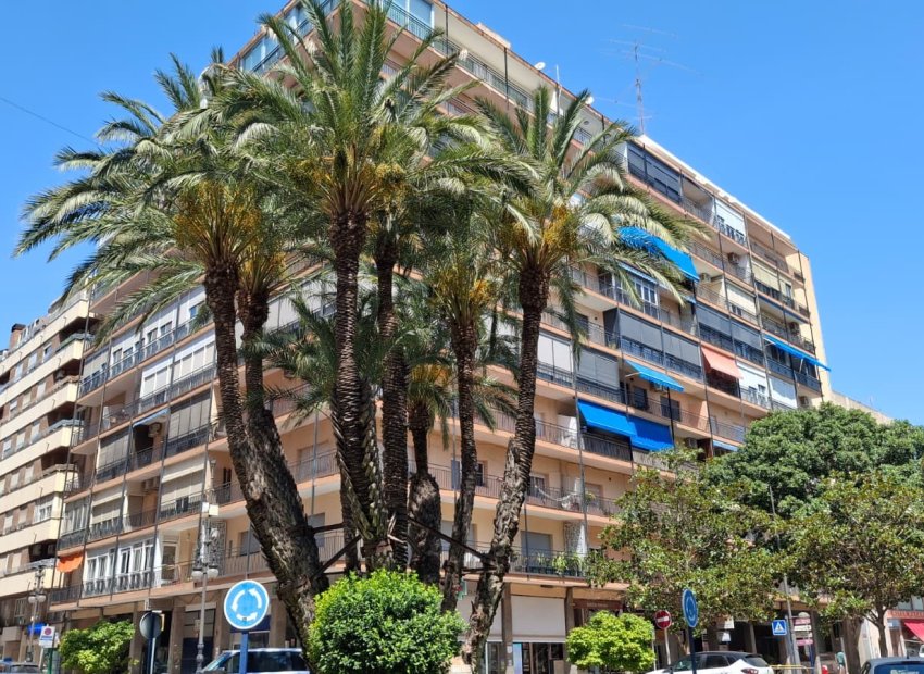 Resale - Apartment / Flat * - Orihuela *
