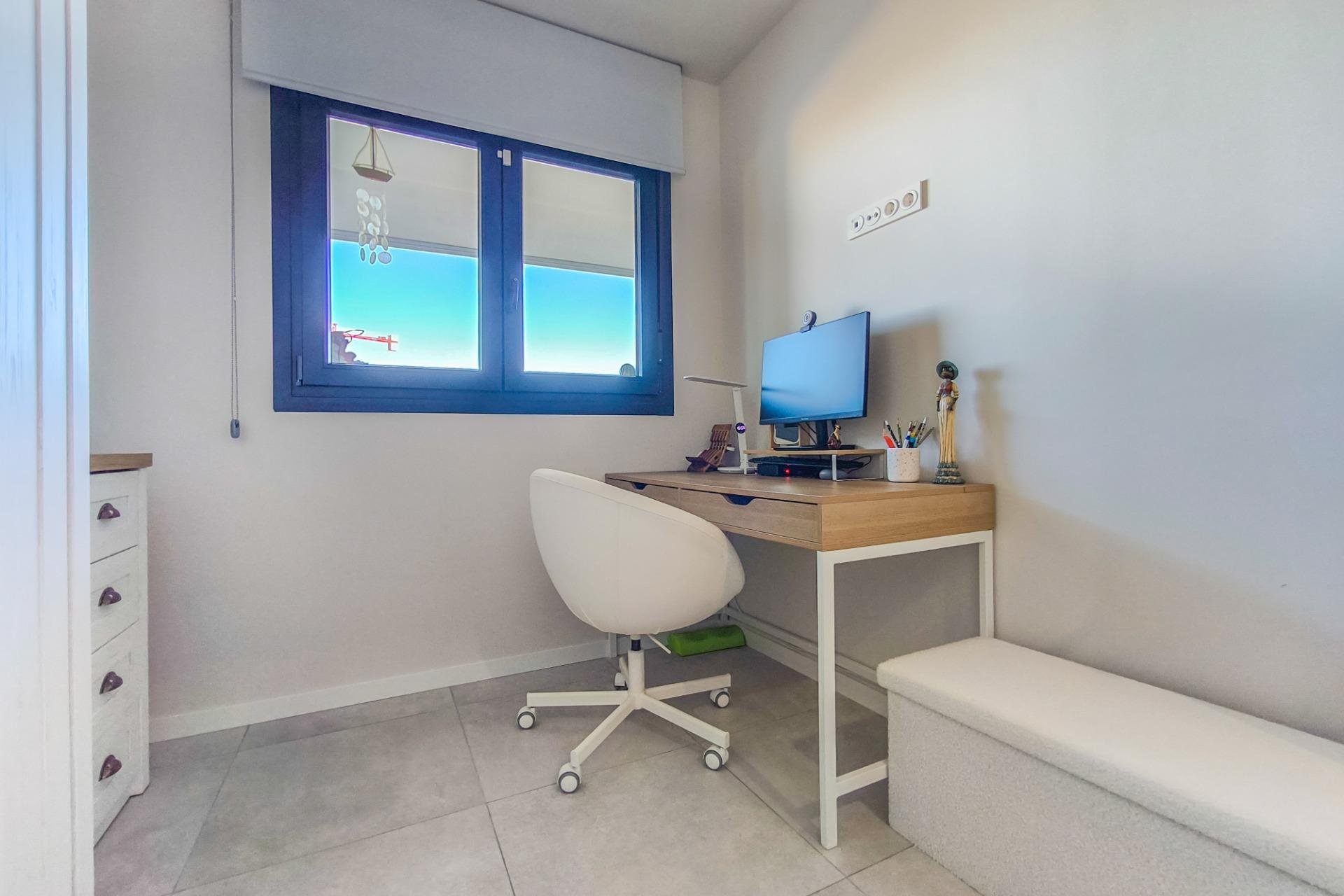 Resale - Apartment / Flat * - Pilar de la Horadada * - Mil Palmeras *