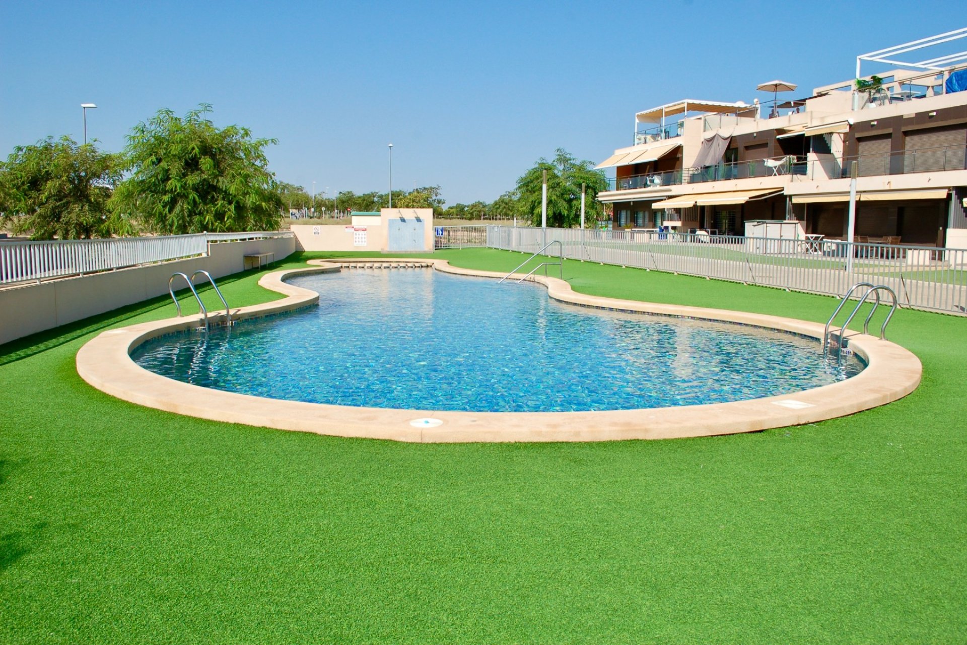 Resale - Apartment / Flat * - Pilar de la Horadada * - Mil Palmeras *