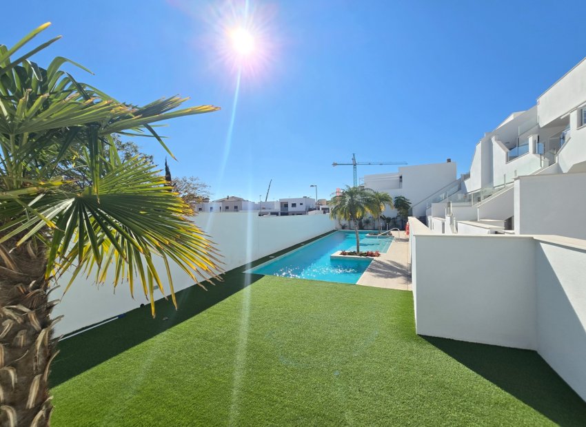 Resale - Apartment / Flat * - Pilar de la Horadada *