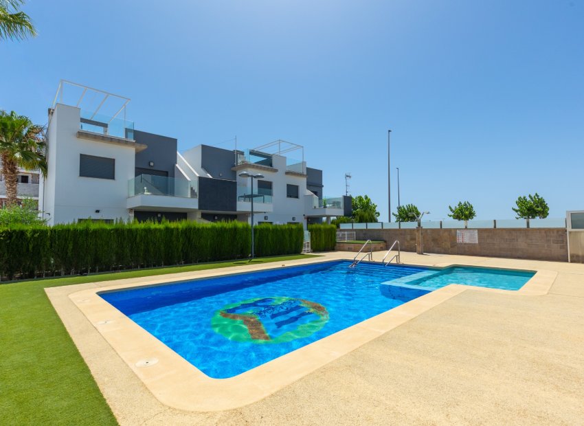 Resale - Apartment / Flat * - Pilar de la Horadada *