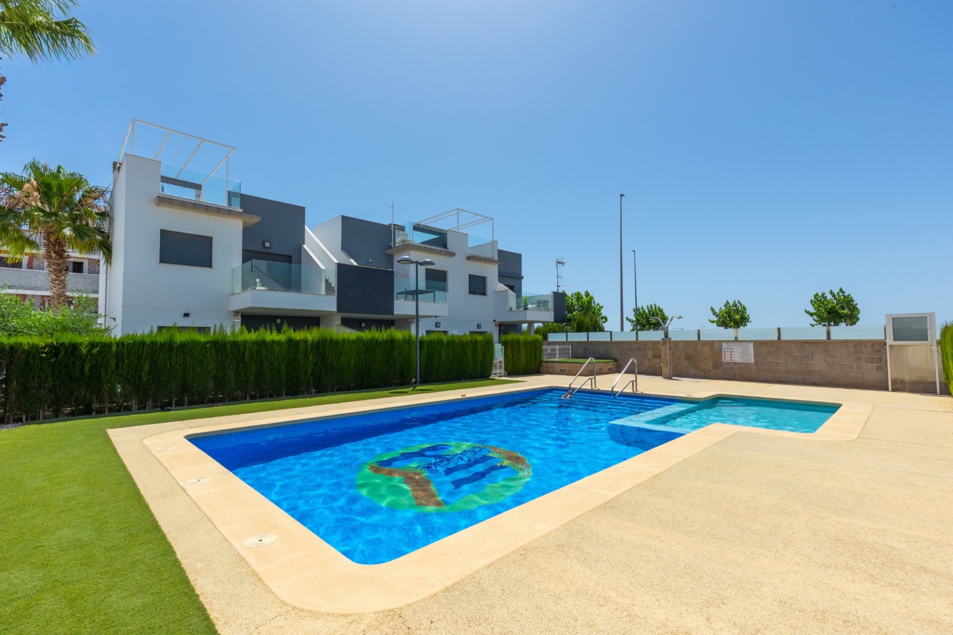 Resale - Apartment / Flat * - Pilar de la Horadada *
