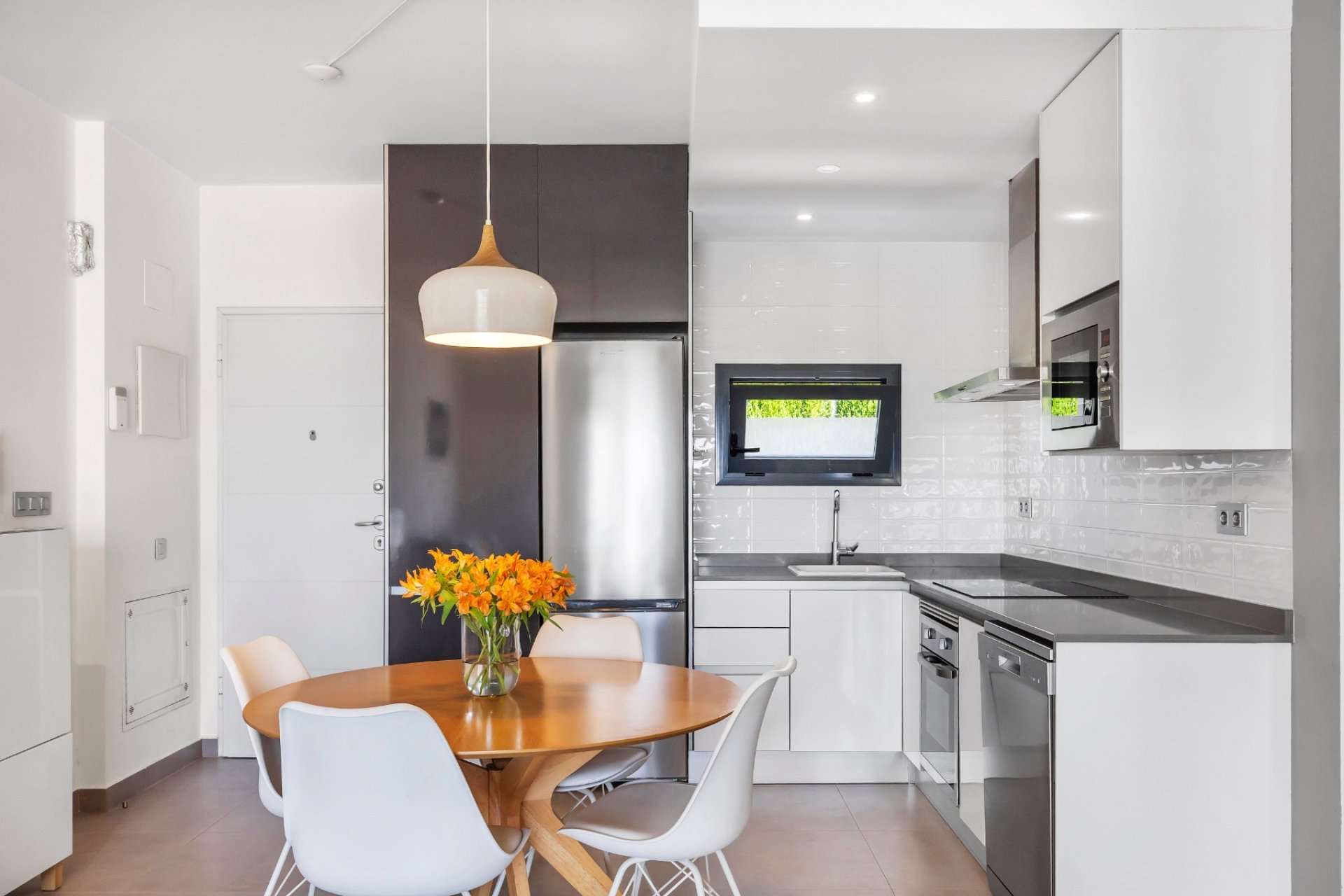 Resale - Apartment / Flat * - Pilar de la Horadada *