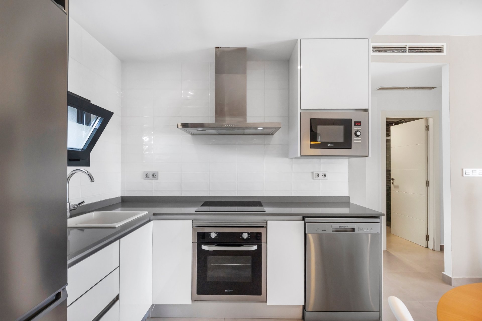 Resale - Apartment / Flat * - Pilar de la Horadada *