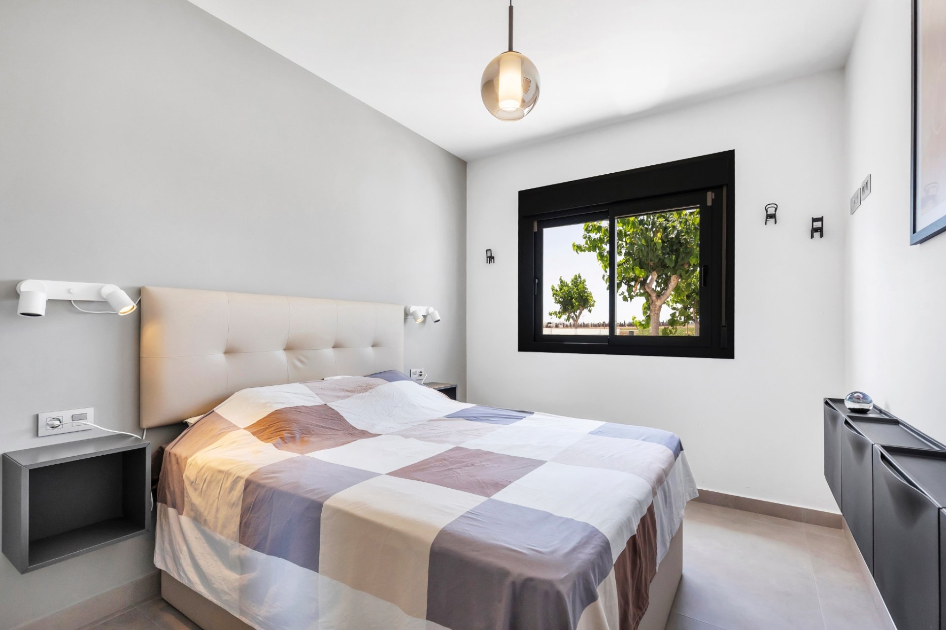 Resale - Apartment / Flat * - Pilar de la Horadada *