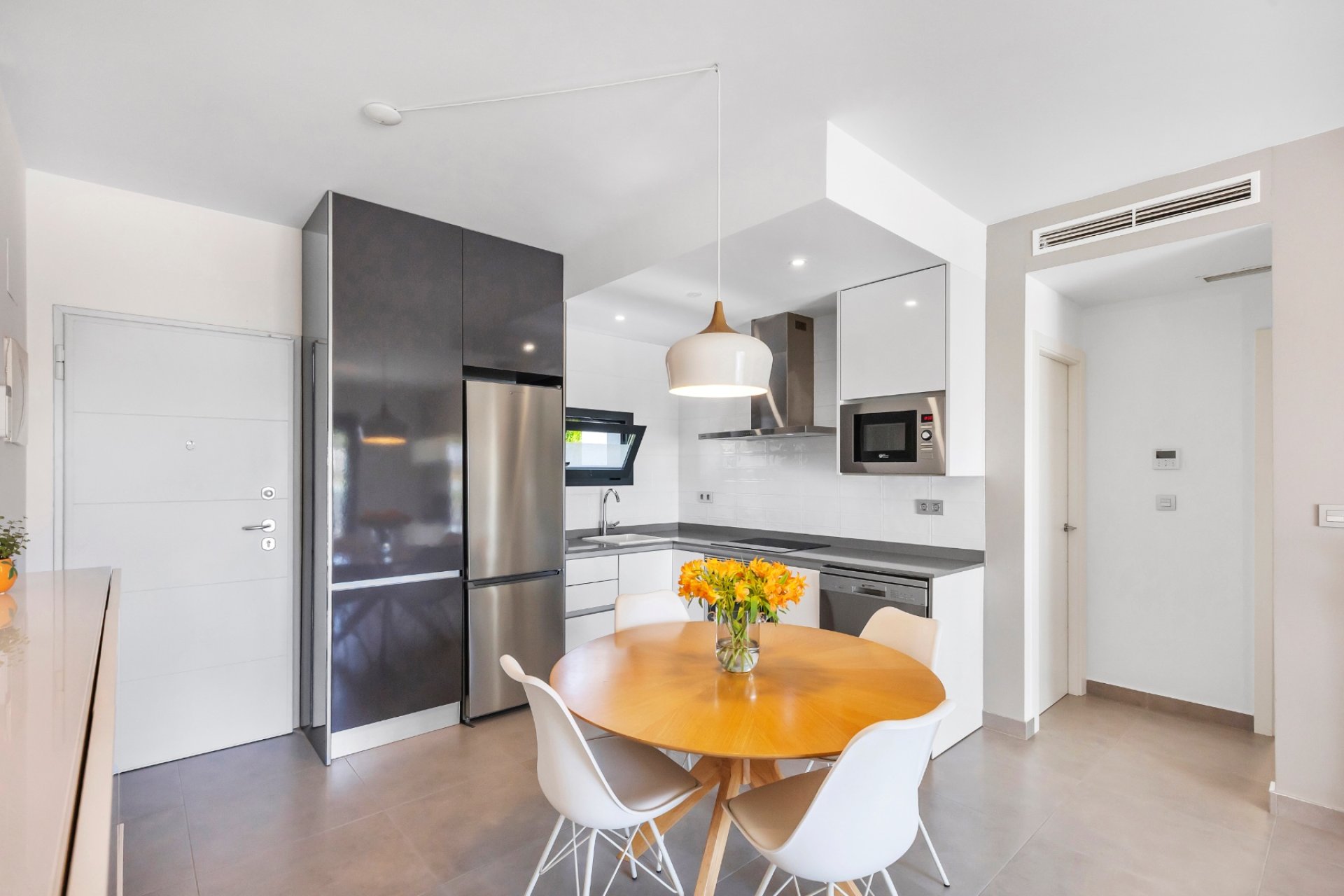 Resale - Apartment / Flat * - Pilar de la Horadada *